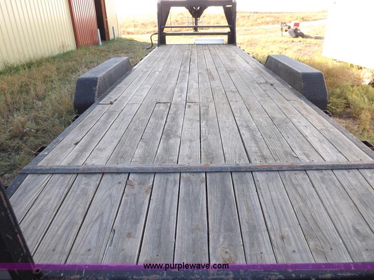 image for item F6138 2003 PJ 24' gooseneck trailer