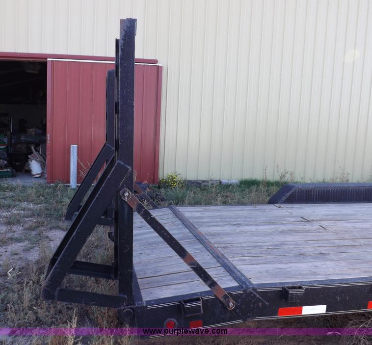 image for item F6138 2003 PJ 24' gooseneck trailer