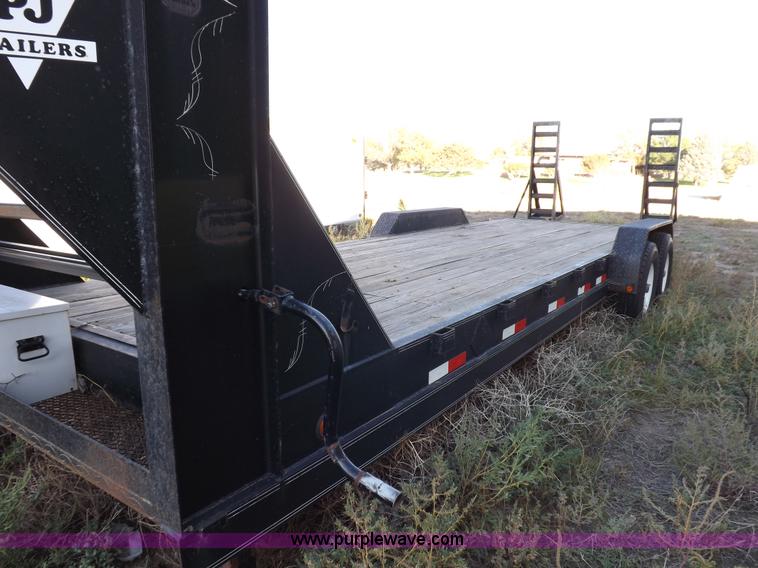 image for item F6138 2003 PJ 24' gooseneck trailer