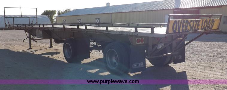 image for item F6174 1991 Miller 53' flatbed trailer