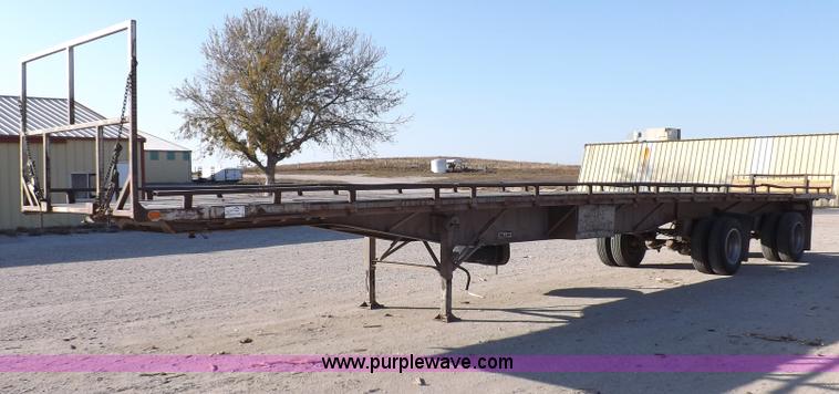 image for item F6174 1991 Miller 53' flatbed trailer