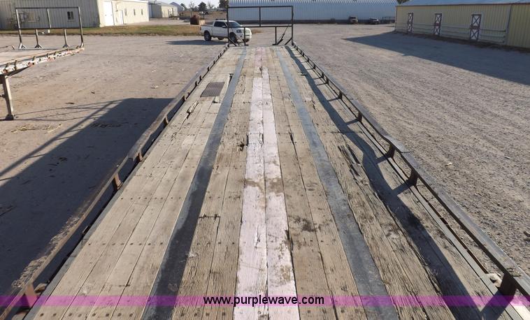 image for item F6174 1991 Miller 53' flatbed trailer