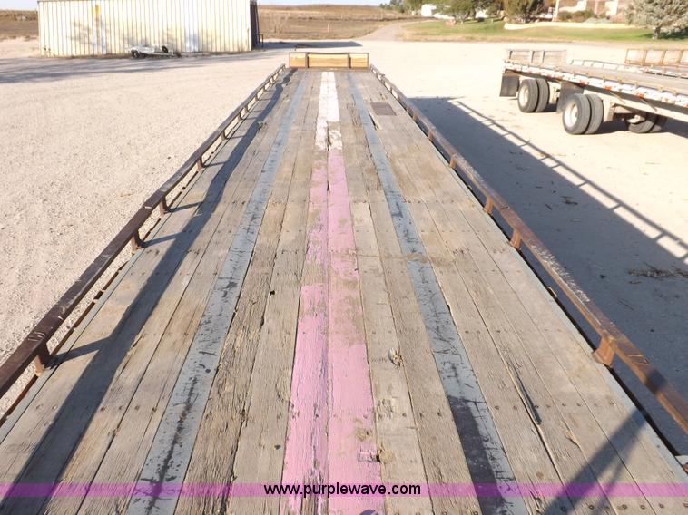 image for item F6174 1991 Miller 53' flatbed trailer