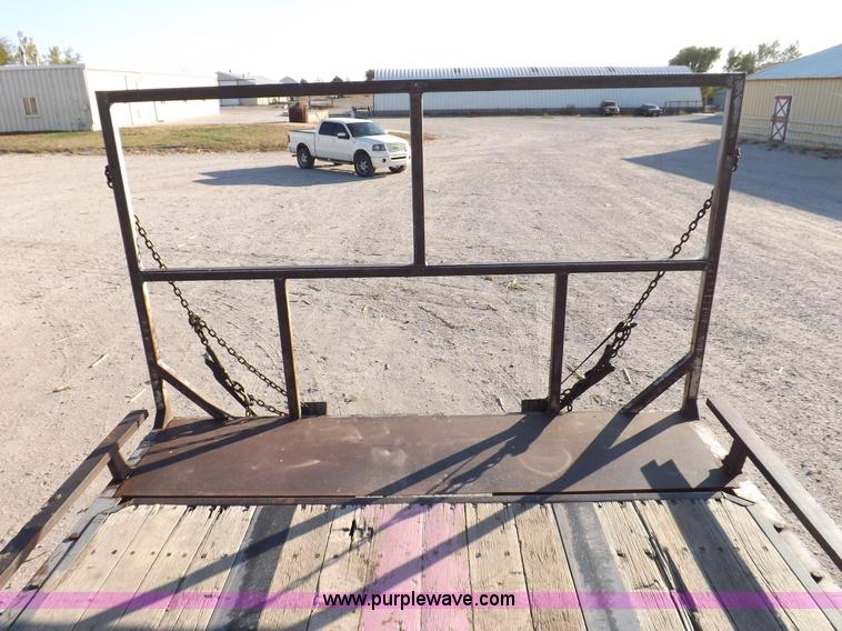 image for item F6174 1991 Miller 53' flatbed trailer