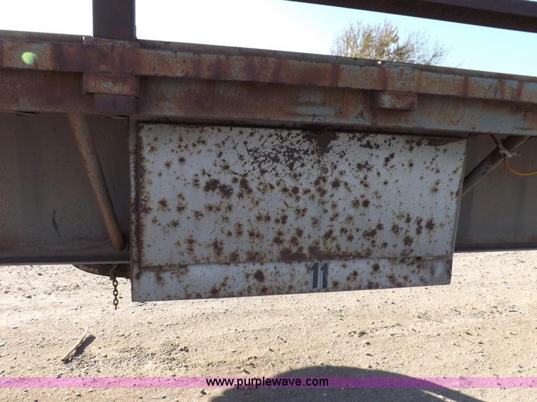image for item F6174 1991 Miller 53' flatbed trailer