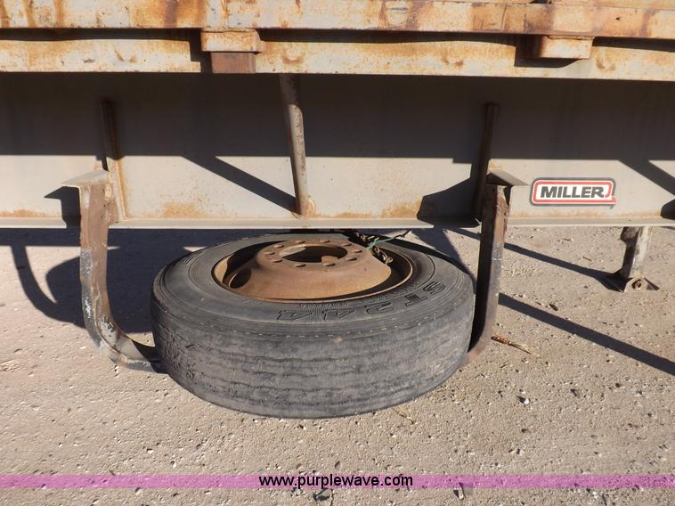 image for item F6174 1991 Miller 53' flatbed trailer