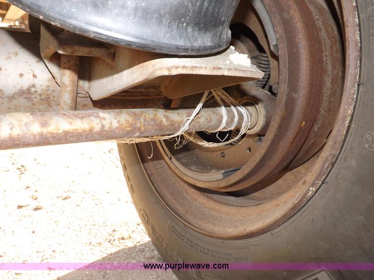 image for item F6174 1991 Miller 53' flatbed trailer