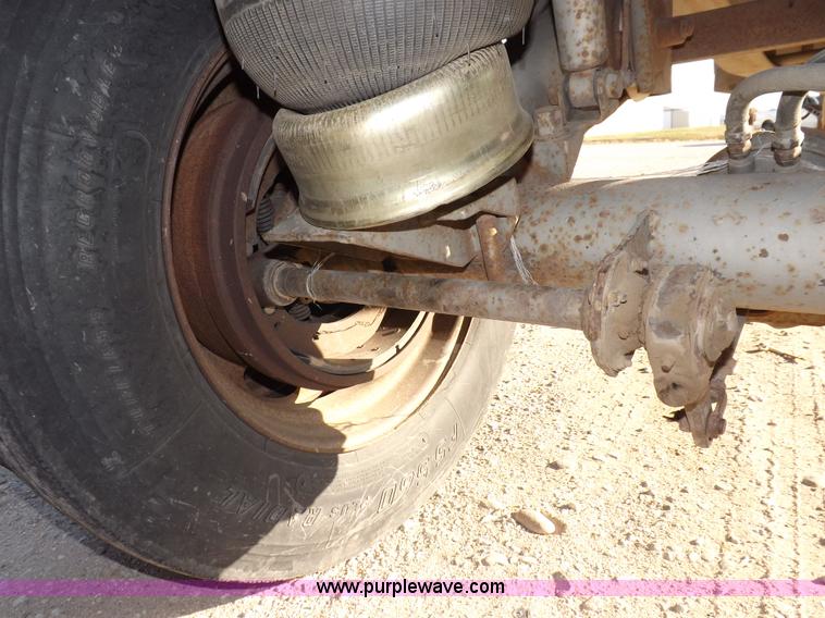 image for item F6174 1991 Miller 53' flatbed trailer