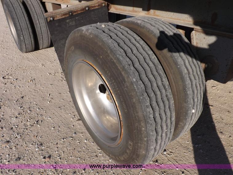 image for item F6174 1991 Miller 53' flatbed trailer