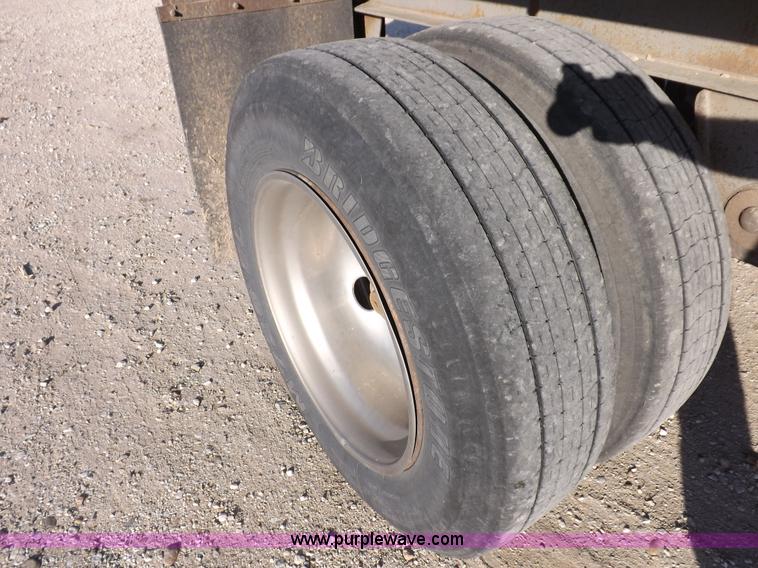 image for item F6174 1991 Miller 53' flatbed trailer