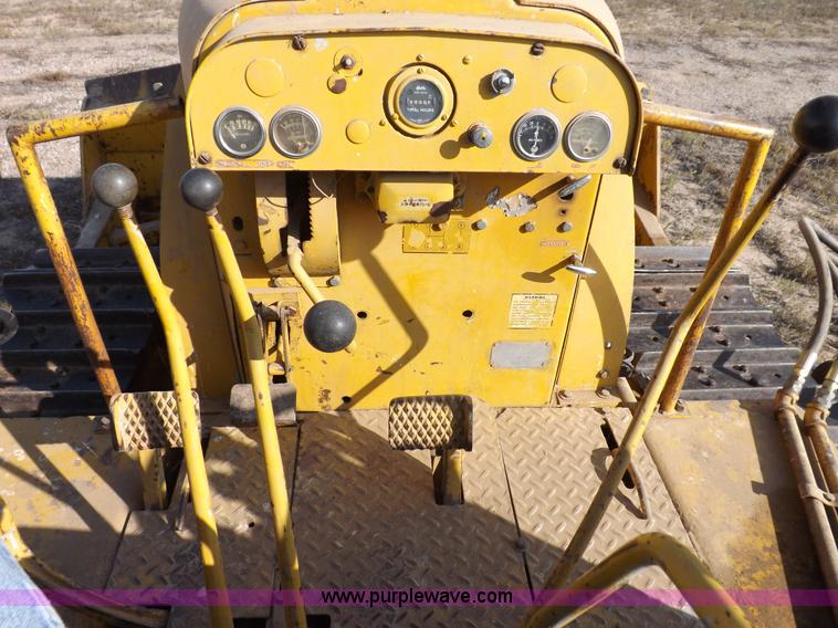 image for item F6180 International TD15 dozer