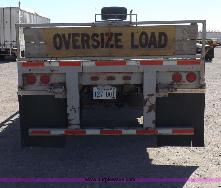 image for item F6181 1992 58'3" flatbed trailer