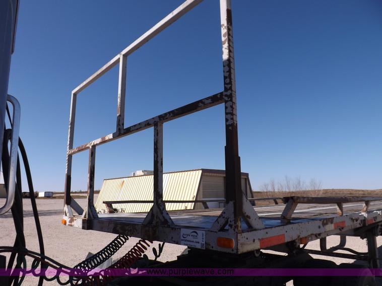 image for item F6181 1992 58'3" flatbed trailer