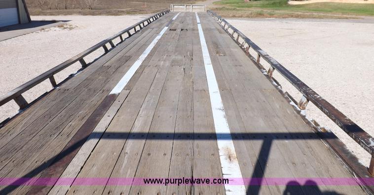 image for item F6181 1992 58'3" flatbed trailer