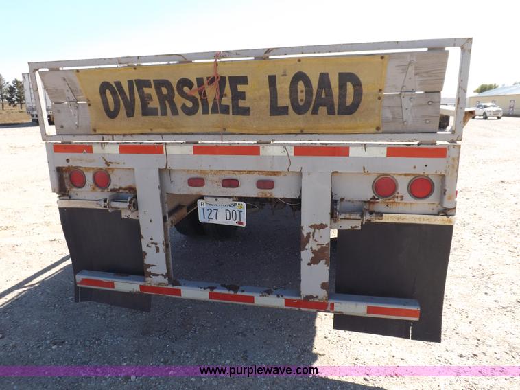 image for item F6181 1992 58'3" flatbed trailer