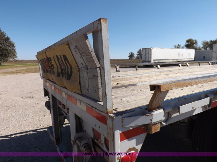 image for item F6181 1992 58'3" flatbed trailer