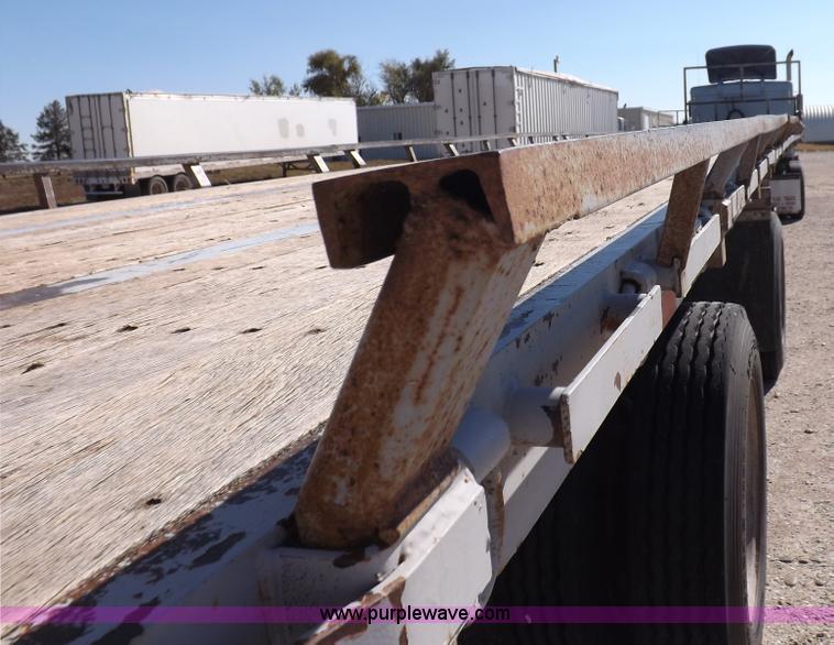 image for item F6181 1992 58'3" flatbed trailer