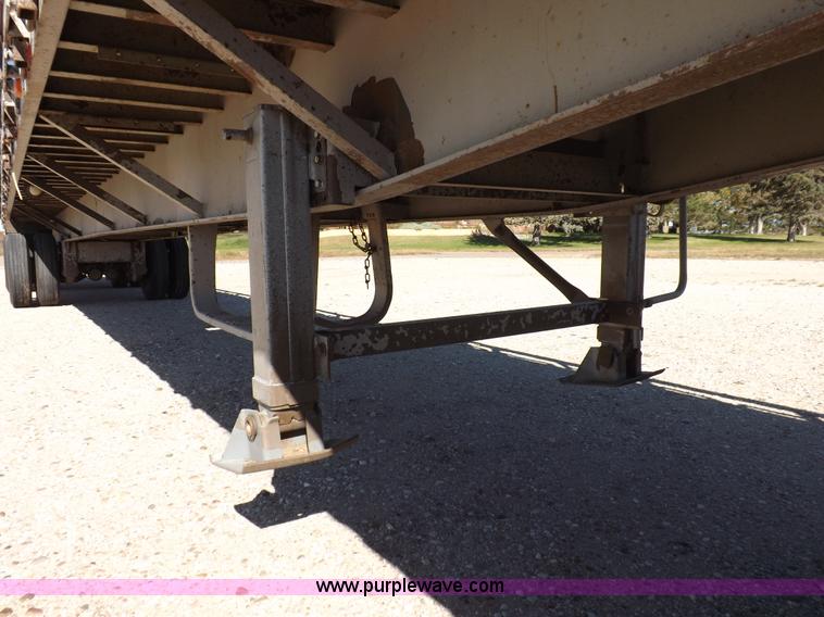 image for item F6181 1992 58'3" flatbed trailer