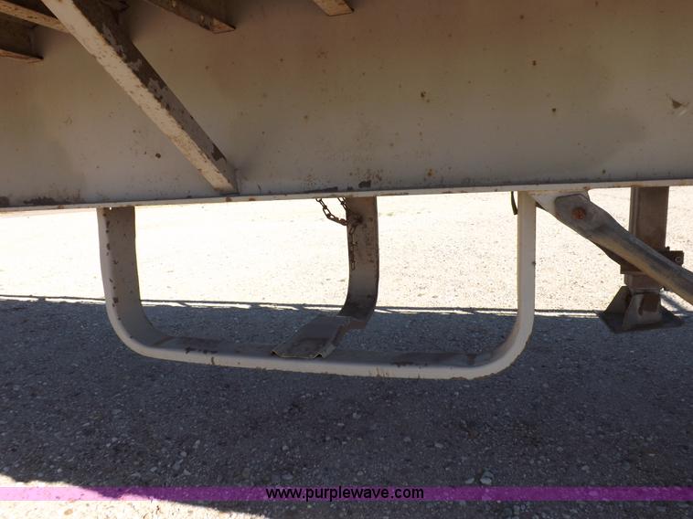 image for item F6181 1992 58'3" flatbed trailer