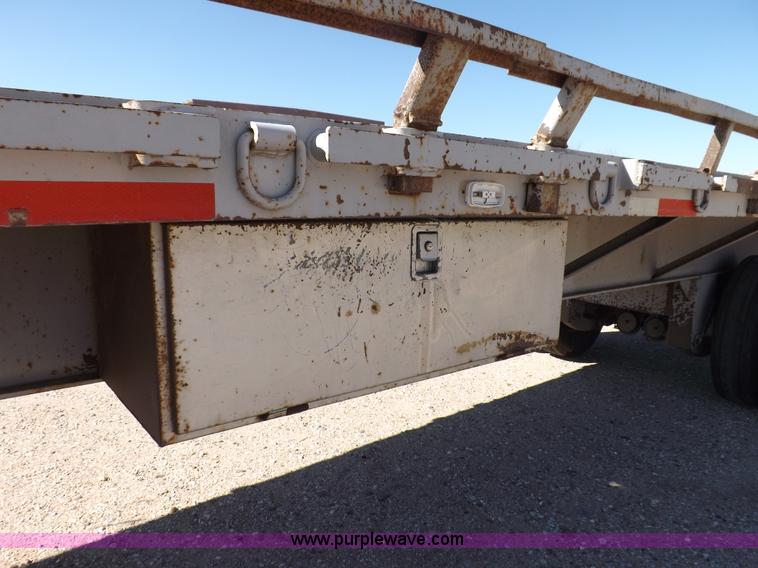 image for item F6181 1992 58'3" flatbed trailer