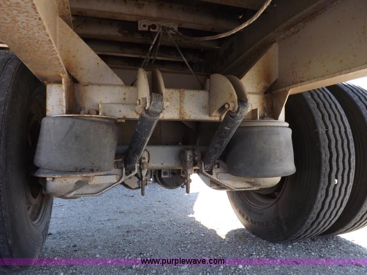 image for item F6181 1992 58'3" flatbed trailer