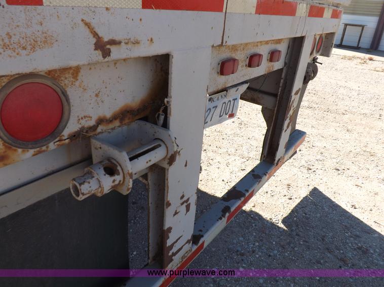 image for item F6181 1992 58'3" flatbed trailer