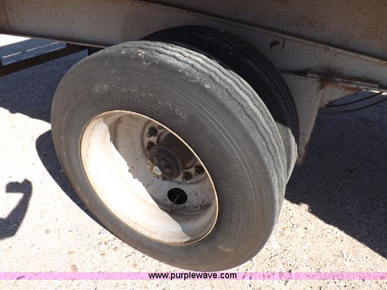 image for item F6181 1992 58'3" flatbed trailer