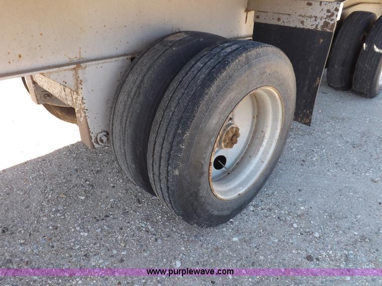 image for item F6181 1992 58'3" flatbed trailer