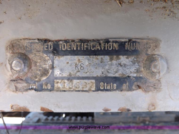 image for item F6181 1992 58'3" flatbed trailer