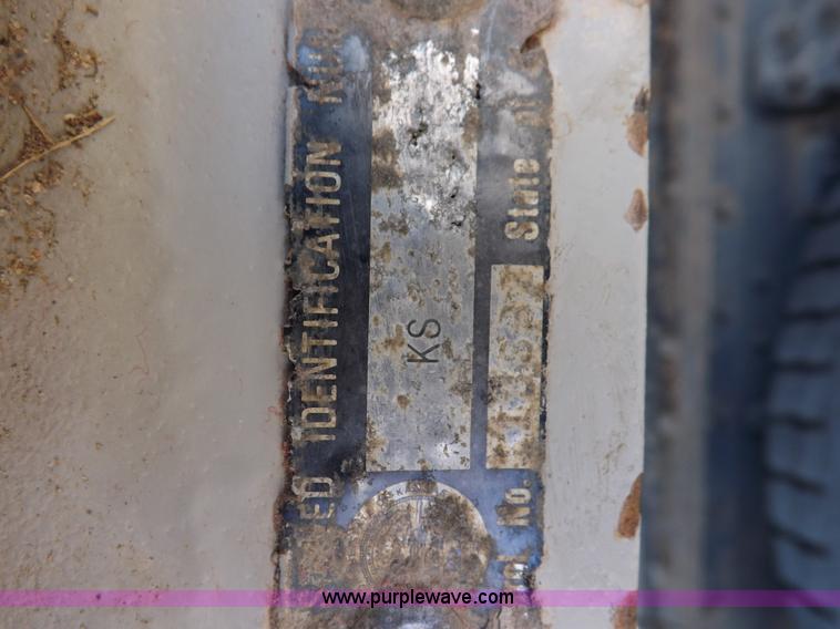 image for item F6181 1992 58'3" flatbed trailer