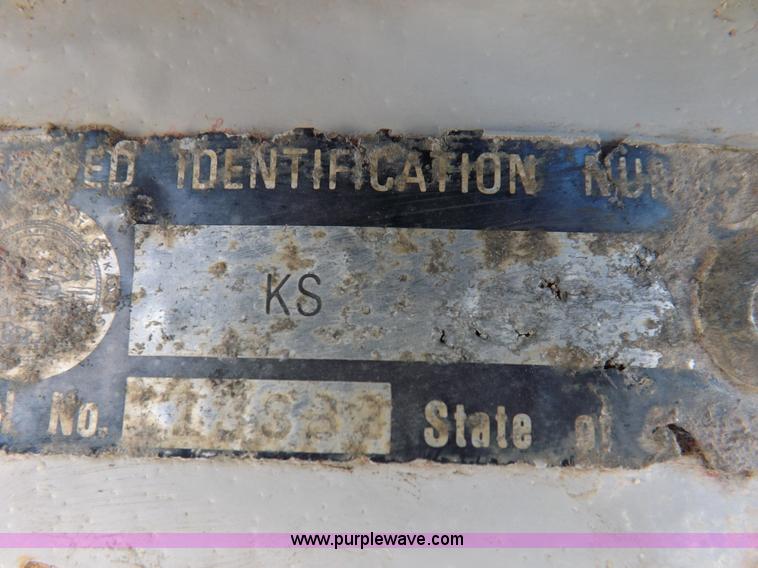 image for item F6181 1992 58'3" flatbed trailer