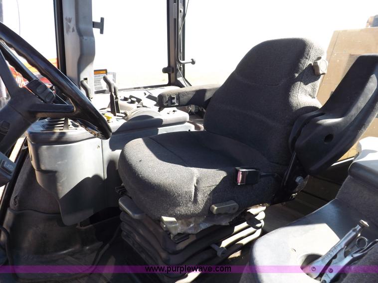 image for item F6186 1995 Ford New Holland 8870 tractor