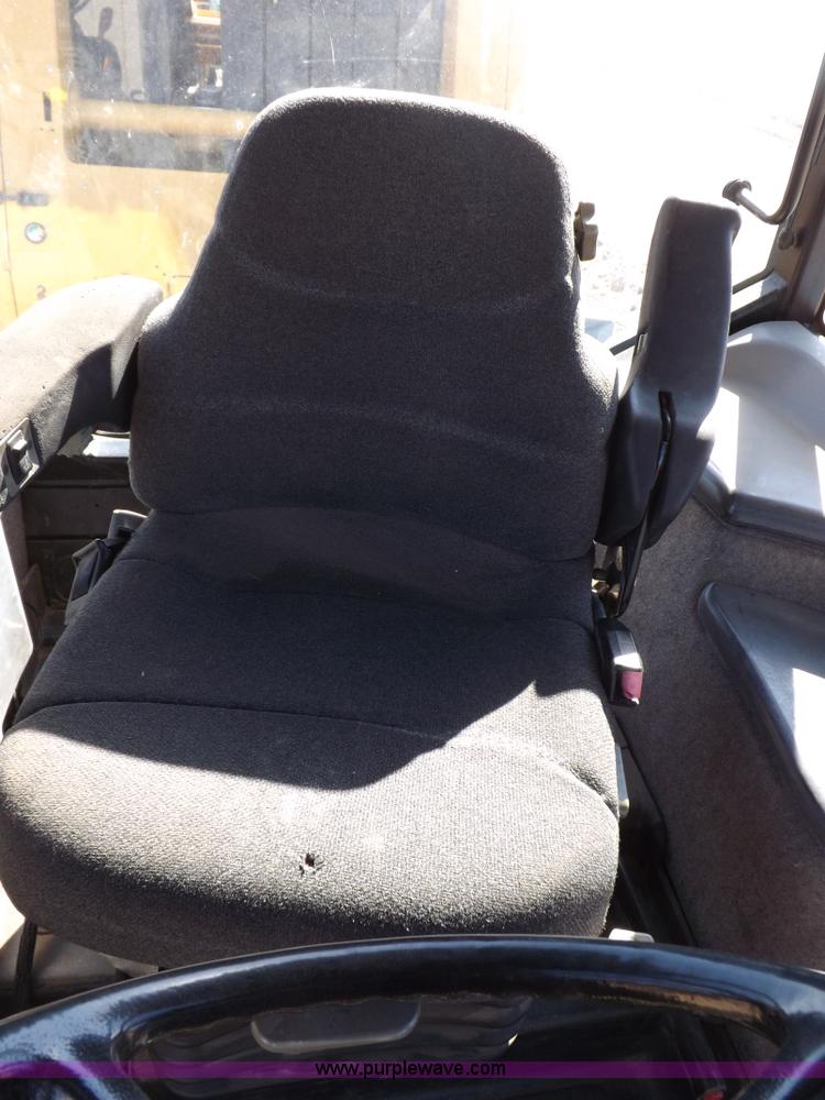 image for item F6186 1995 Ford New Holland 8870 tractor