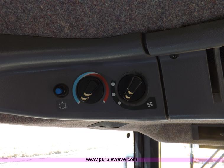 image for item F6186 1995 Ford New Holland 8870 tractor