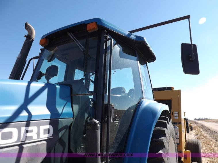 image for item F6186 1995 Ford New Holland 8870 tractor