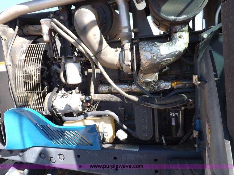 image for item F6186 1995 Ford New Holland 8870 tractor