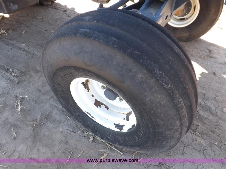 image for item F6186 1995 Ford New Holland 8870 tractor