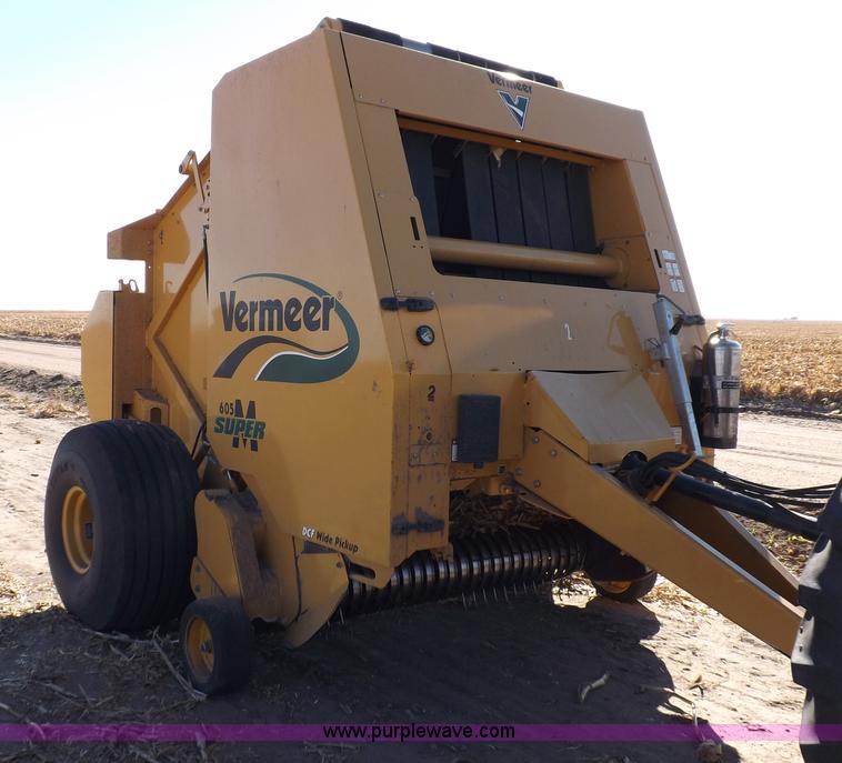 image for item F6189 Vermeer 605 Super M baler