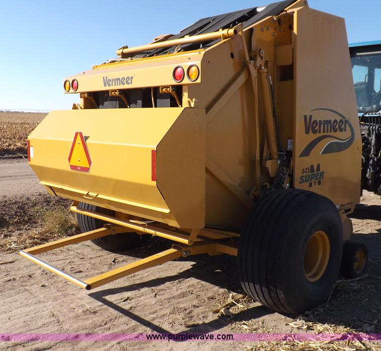 image for item F6189 Vermeer 605 Super M baler