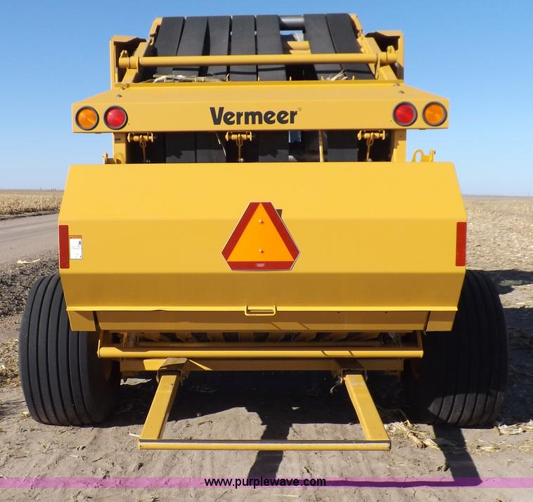 image for item F6189 Vermeer 605 Super M baler