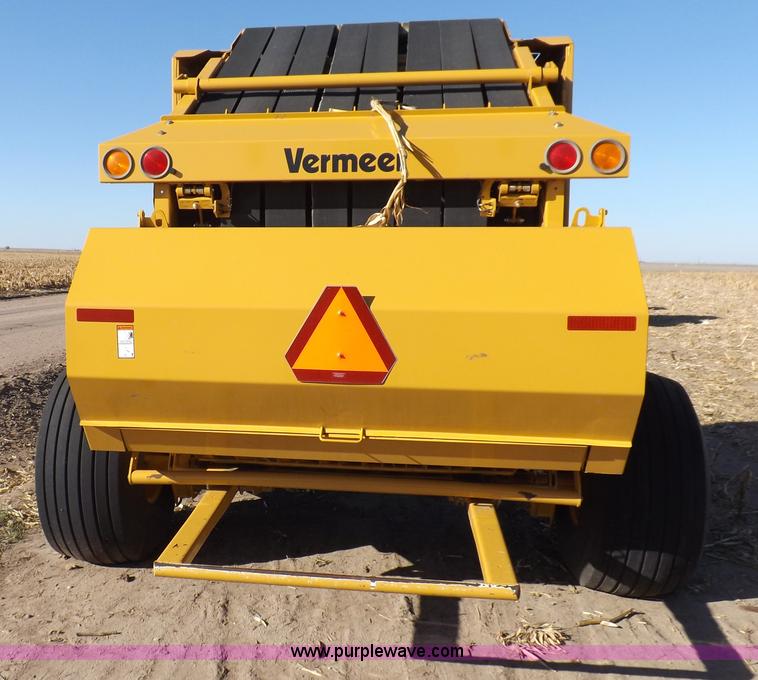 image for item F6190 Vermeer 605M baler