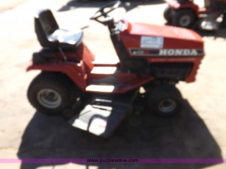 Honda HT4213 lawn mower in Garden City, KS Item F6194 sold Purple Wave