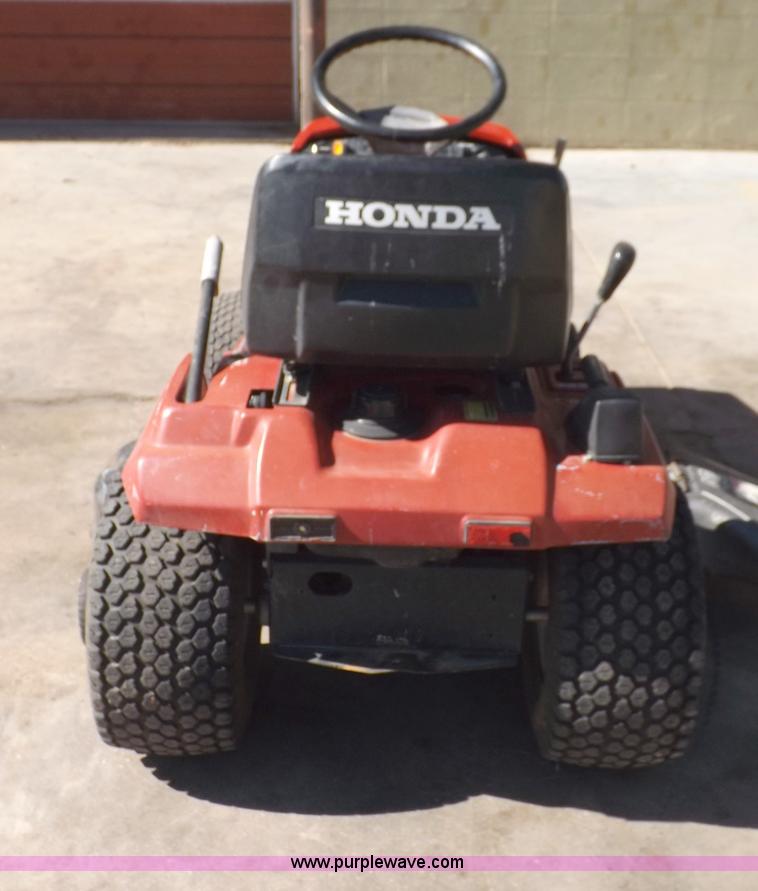 Honda HT4213 lawn mower in Garden City, KS Item F6194 sold Purple Wave