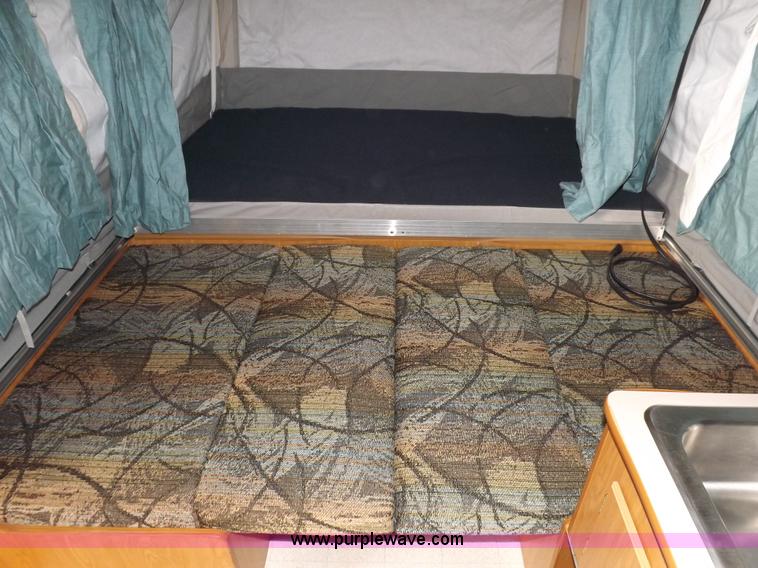 image for item F6200 2001 Coleman Taos popup camper