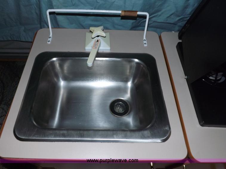 image for item F6200 2001 Coleman Taos popup camper