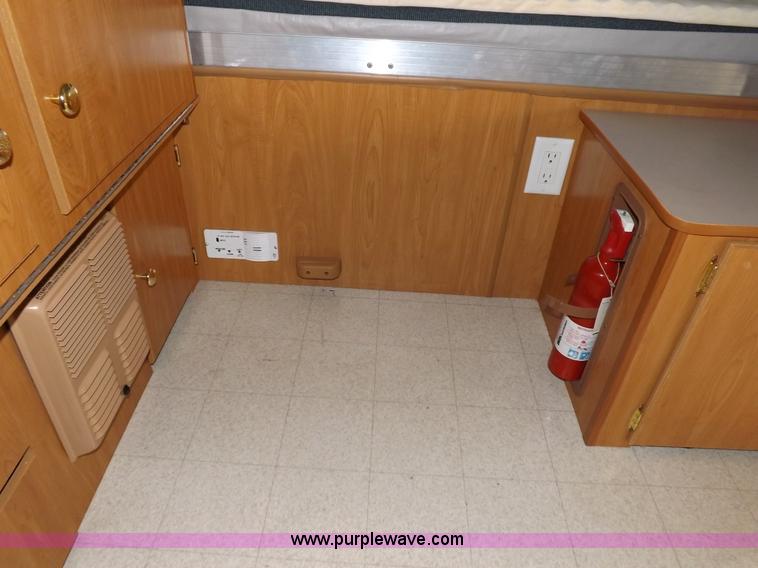 image for item F6200 2001 Coleman Taos popup camper