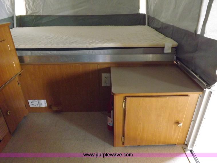 image for item F6200 2001 Coleman Taos popup camper