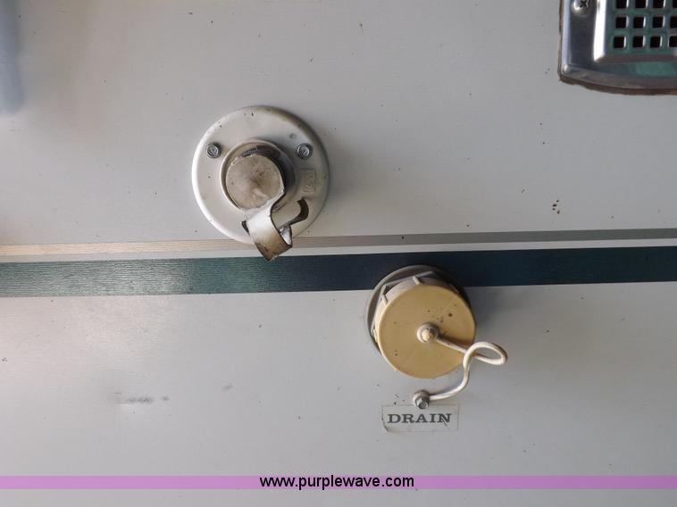 image for item F6200 2001 Coleman Taos popup camper