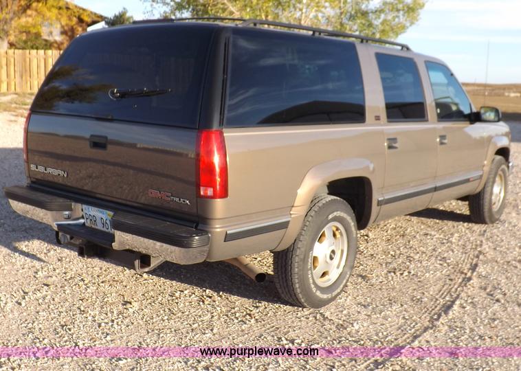 image for item F6209 1997 GMC Suburban 2500 SLE