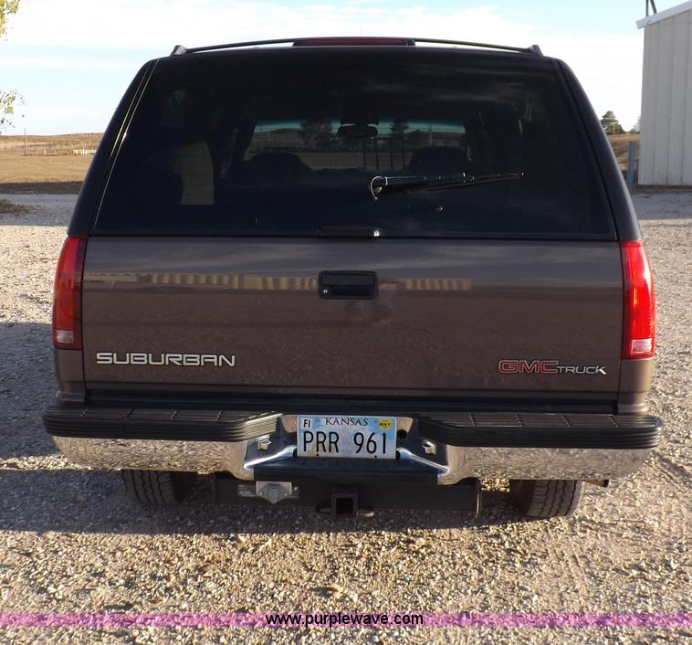 image for item F6209 1997 GMC Suburban 2500 SLE